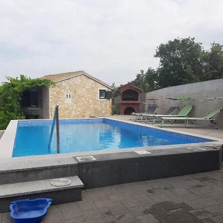 Privatunterkunft Mara-ana With Outdoor Swimming Poll *