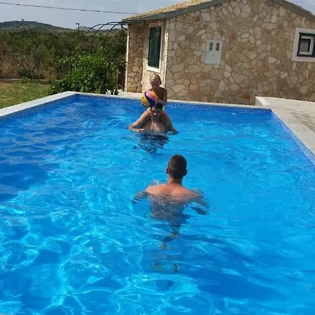 Privatunterkunft Mara-ana With Outdoor Swimming Poll *